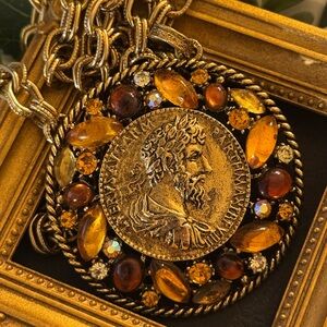 RARE VTG ART MEDALLION NECKLACE